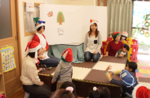 クリスマス会の室内の様子